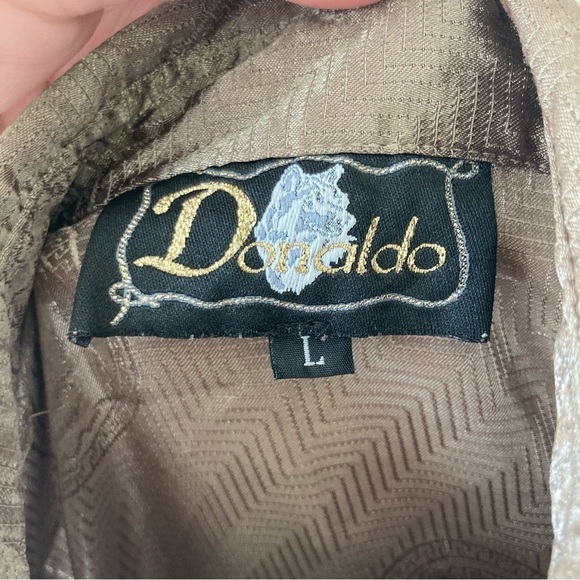 Donaldo | Vintage Lion Embroidered Silky Button Down Short Sleeve Shirt - Picture 7 of 8